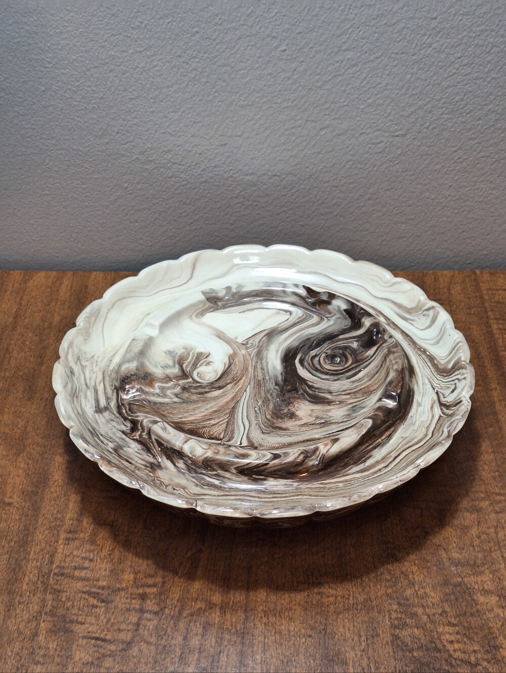 Vtg 80s Ceramic Cream & Brown Marble Swirl Scalloped Edge 10.5 In Ashtray Signed - Picture 4 of 16